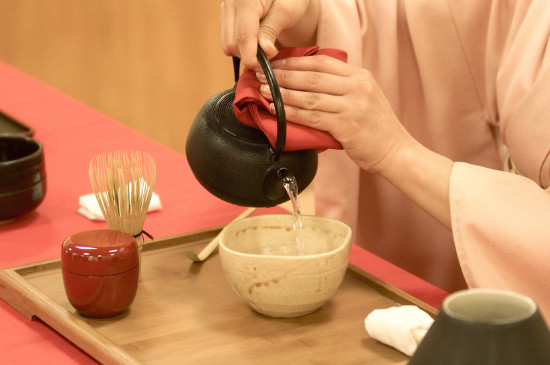 女人喝茶要行扣茶禮嗎，叩茶禮女士能用嗎？