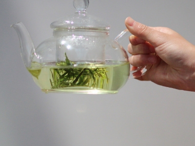 喝茶的好處和壞處分別是什么，長期喝茶有什么危害？