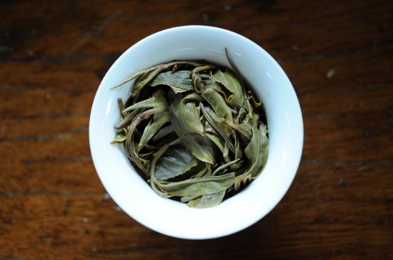 干吃茶葉致癌嗎，長(zhǎng)期吃干茶葉的危害