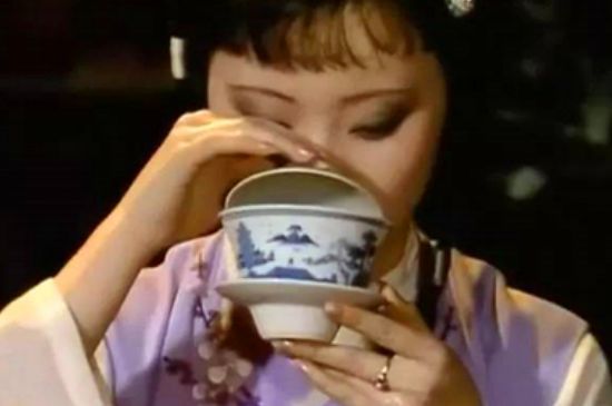 女士喝茶優(yōu)雅姿勢(shì)，女士正確喝茶姿勢(shì)禮儀