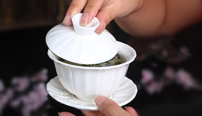 三才蓋碗的正確拿法，三才蓋碗抓碗法圖解