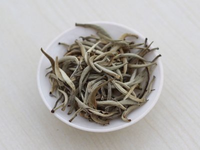 白茶品質(zhì)如何區(qū)分，白茶的優(yōu)劣質(zhì)量辨別方法