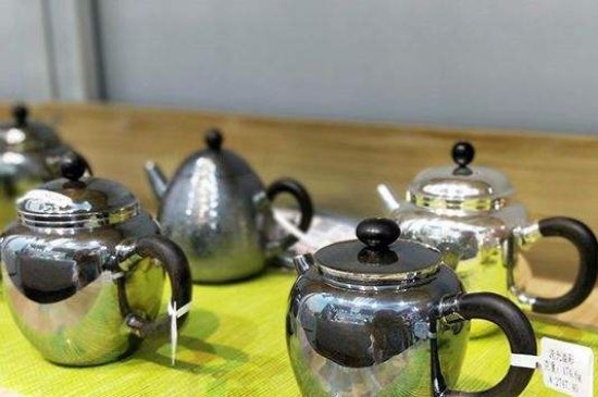 銀壺?zé)笏镉泻谏臇|西，為什么銀壺里有黑點