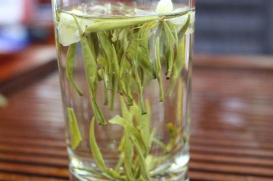 茉莉銀針適合什么人喝，茉莉銀針茶有什么功效