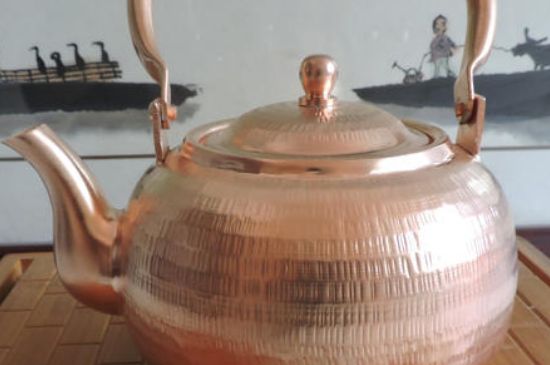 用銅壺?zé)惺裁唇?，銅壺煮水的兩大忌諱和好處