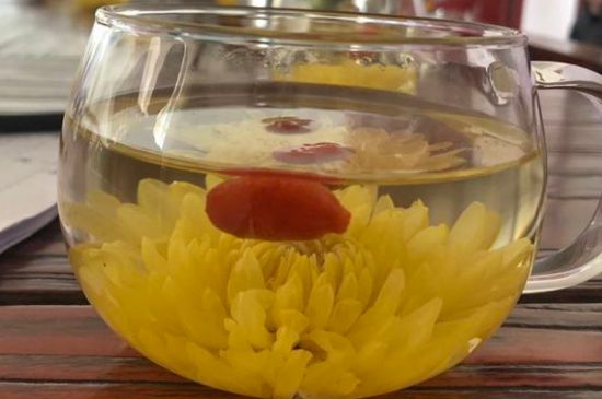 晚上可以喝菊花茶泡水嗎，睡覺前能不能喝菊花茶？