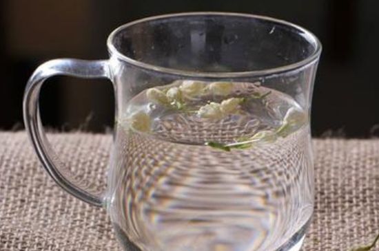 茉莉泡水禁忌，茉莉干花泡水的功效與禁忌