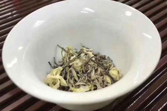 女孩喝茉莉茶的好處，茉莉茶葉的功效與禁忌