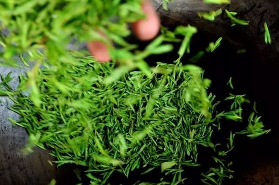 龍井茶炒茶葉怎么炒出好茶色，茶葉怎樣做出來最綠？