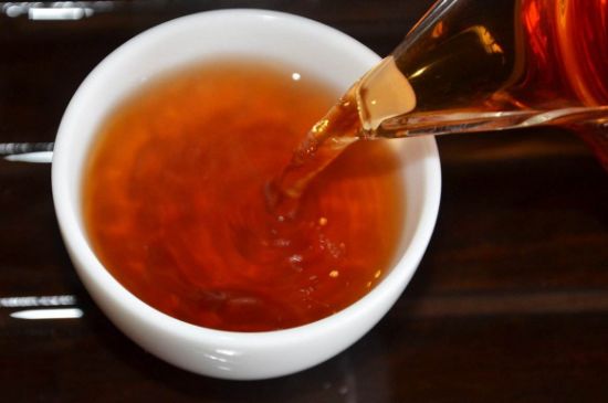 茯磚茶與普洱茶哪個(gè)好，茯茶和普洱茶口味區(qū)別