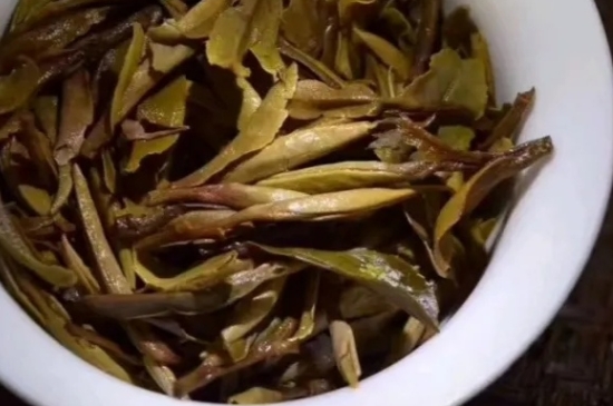 老白茶上火還是去火？夏季喝煮的老白茶會(huì)容易上火！