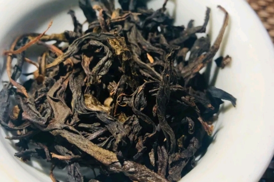 長(zhǎng)期喝巖茶會(huì)上火嗎？巖茶這樣喝了容易上火！