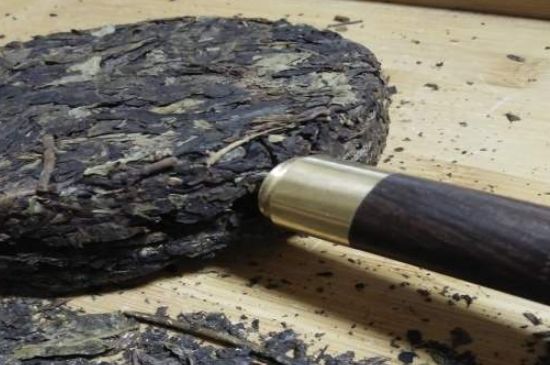 伏茶里的金花是黃曲霉素嗎，金花茯茶里的是什么菌