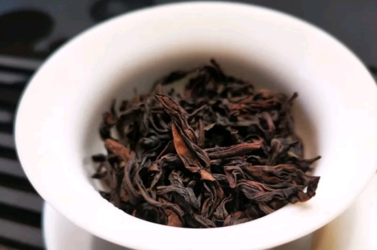 長(zhǎng)期喝巖茶會(huì)上火嗎？巖茶這樣喝了容易上火！