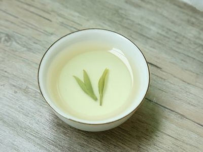 竹葉青茶怎么樣，檔次較高味道略苦價格比較貴