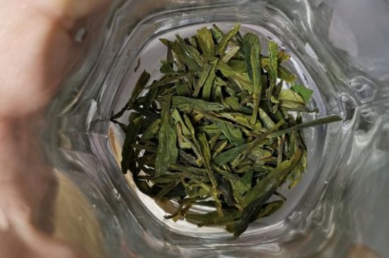 龍井茶放二年了能喝嗎，過期龍井茶的妙用！