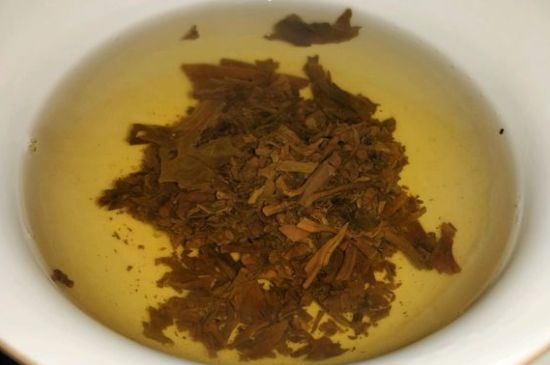 女人喝紅茶好還是喝普洱茶好，普洱茶和紅茶哪個(gè)適合女人喝
