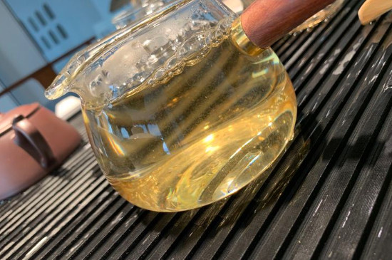 白毫銀針年份越久越好嗎，銀針白毫是否越陳越好